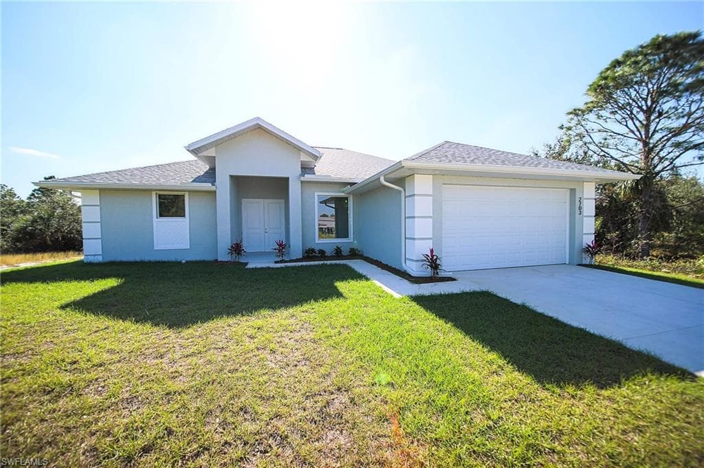 2703 Darlene PL LEHIGH ACRES, FL 33971
