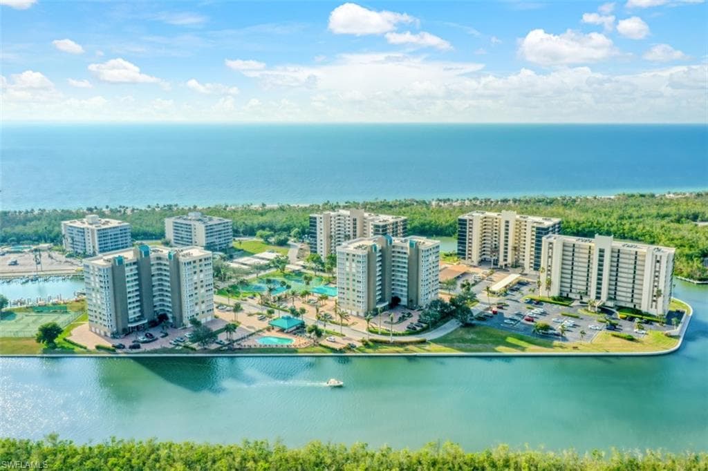21 Bluebill AVE B-603 NAPLES, FL 34108