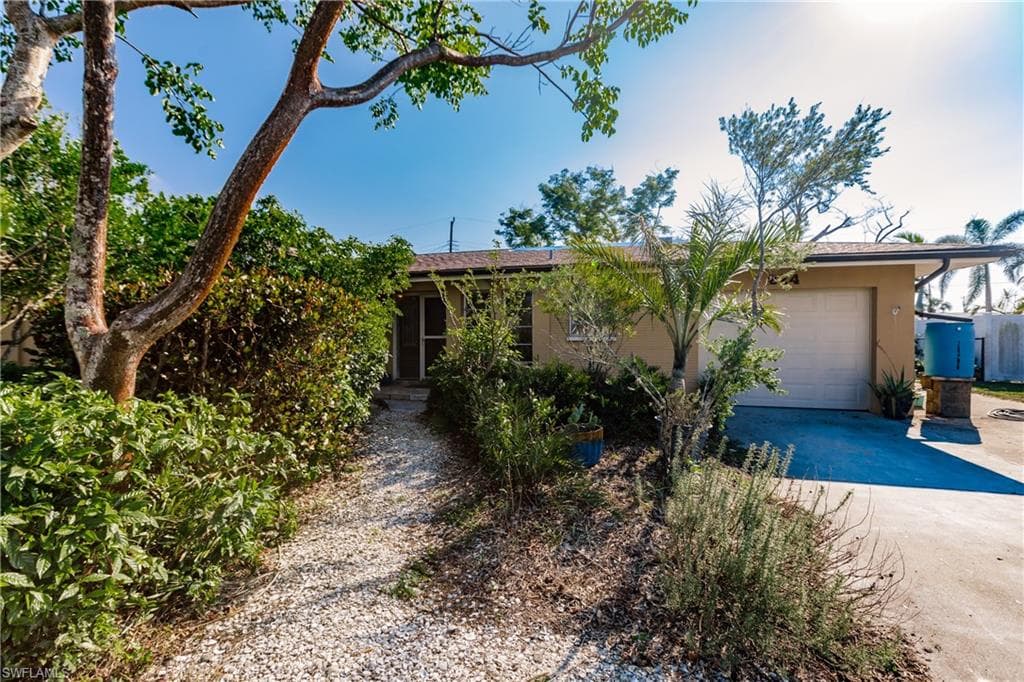 224 SE 43rd LN CAPE CORAL, FL 33904
