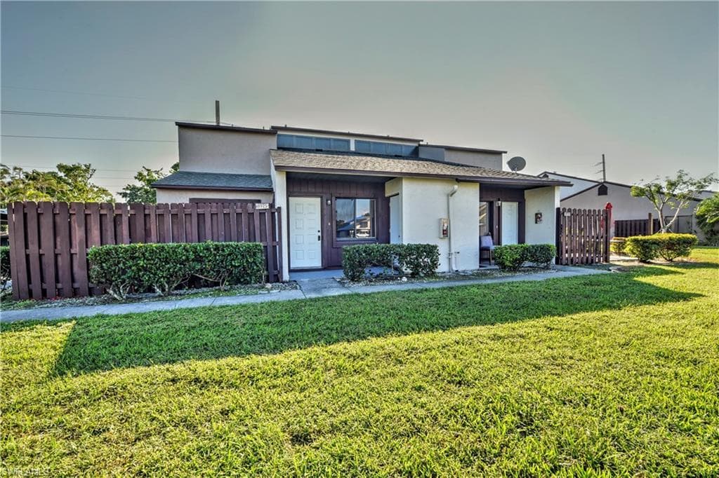 8925 Somerset BLVD FORT MYERS, FL 33919