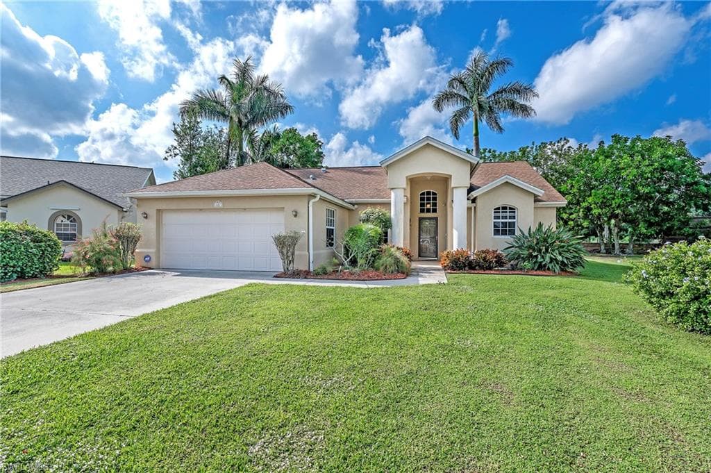 657 Coldstream CT NAPLES, FL 34104
