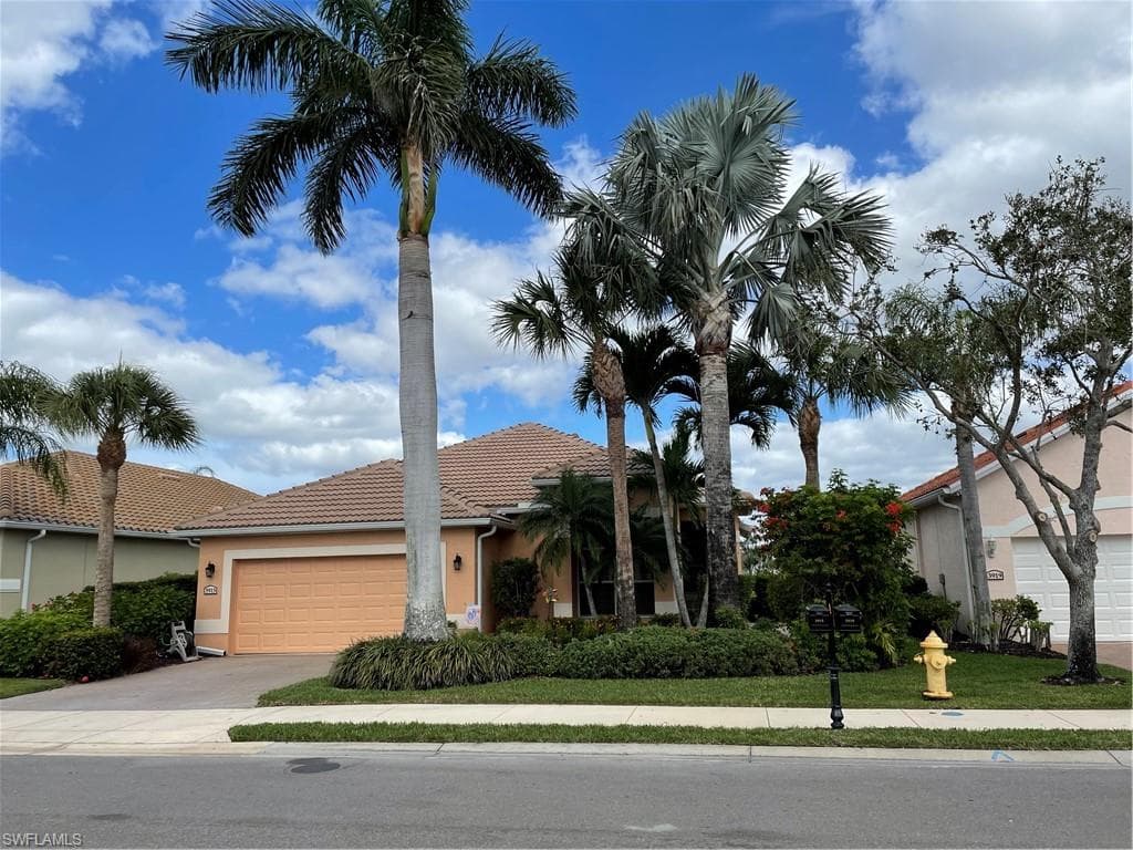 3915 Jasmine Lake Circle NAPLES, FL 34119
