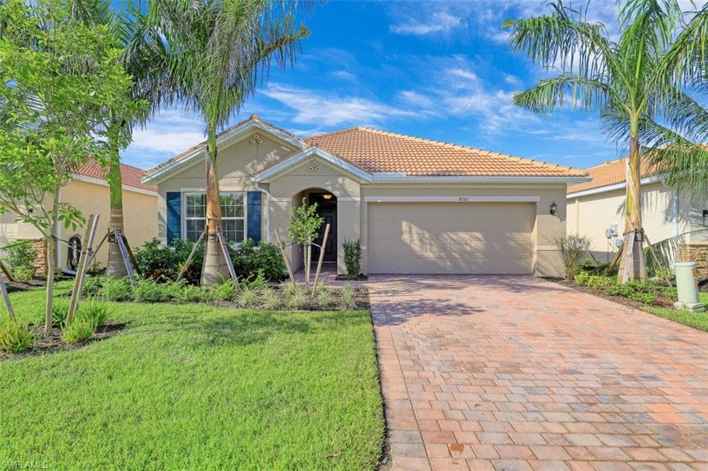 3052 Royal Gardens AVE FORT MYERS, FL 33916
