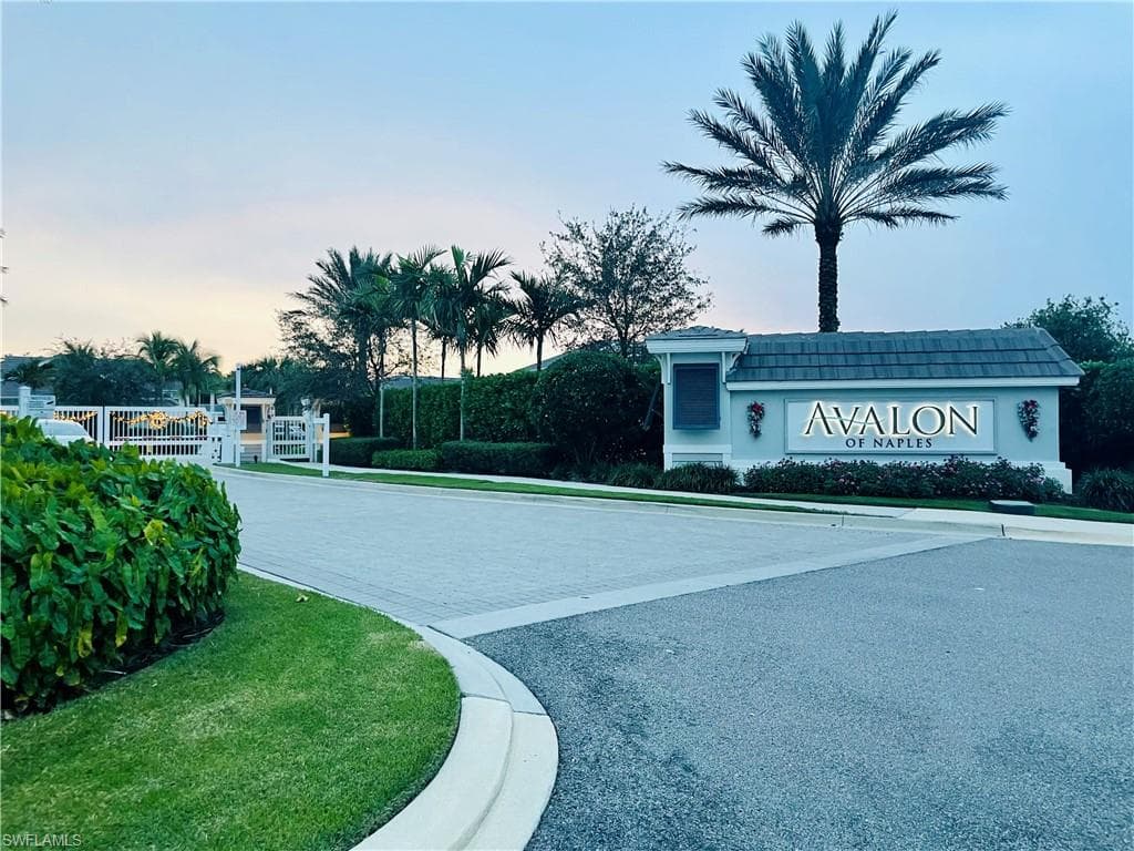 6981 Avalon CIR 1207 NAPLES, FL 34112