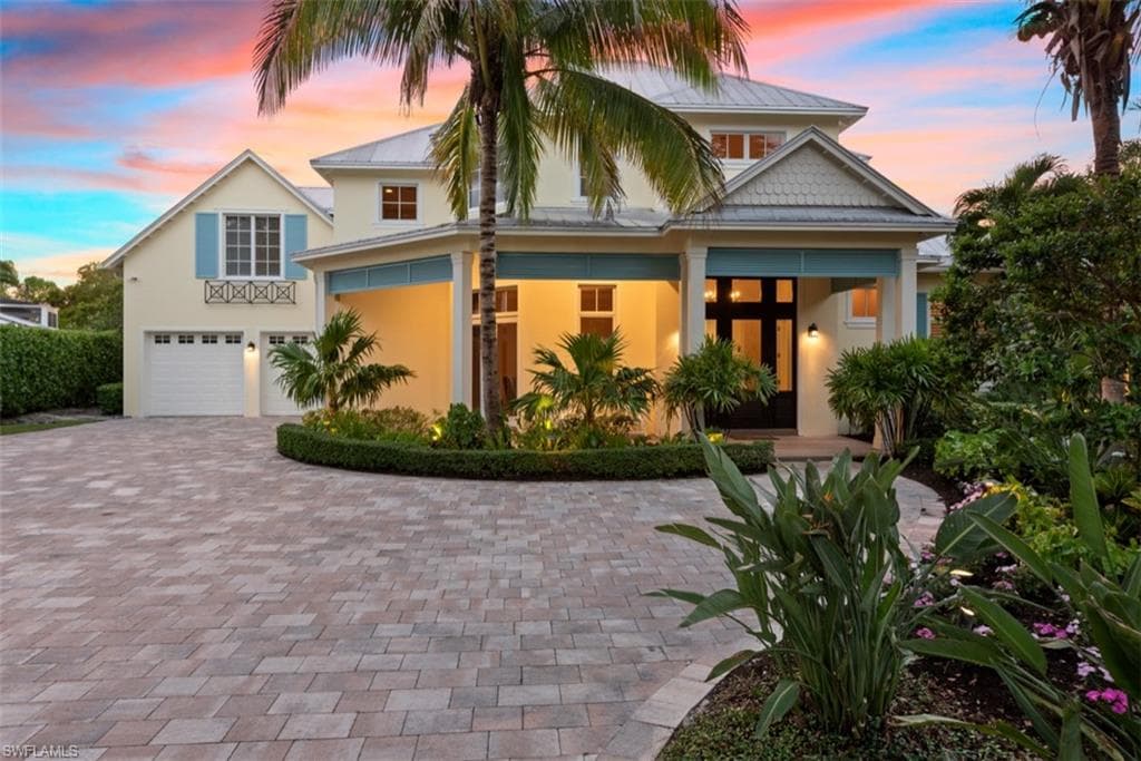 654 Broad CT S NAPLES, FL 34102