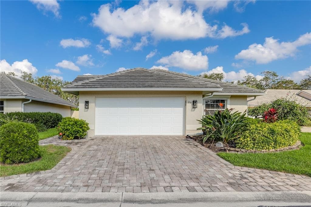 116 Fountain CIR NAPLES, FL 34119