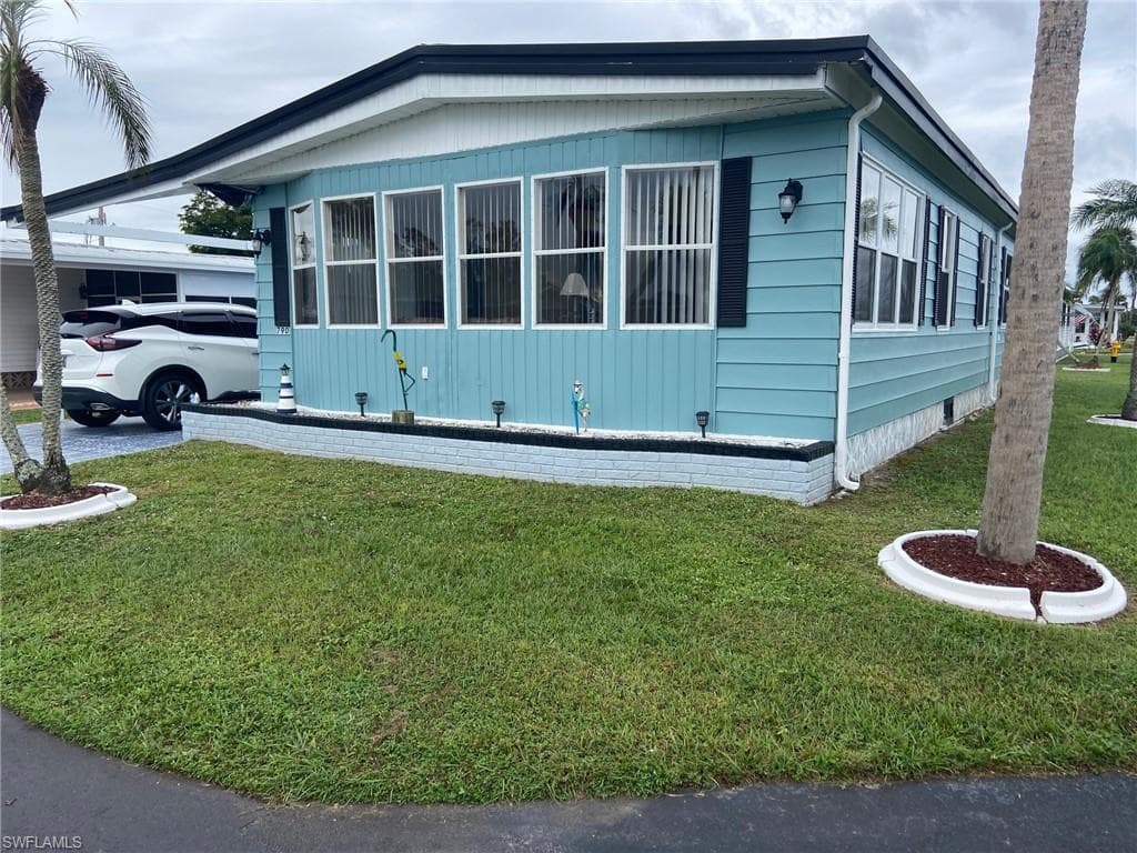 790 Roses LN NORTH FORT MYERS, FL 33917