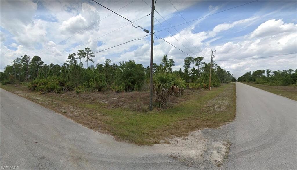 2807 E 11th ST LEHIGH ACRES, FL 33972