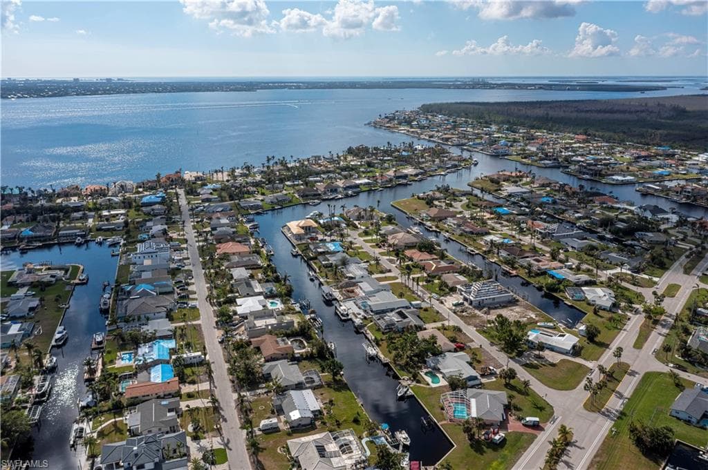5313 Bayview CT CAPE CORAL, FL 33904