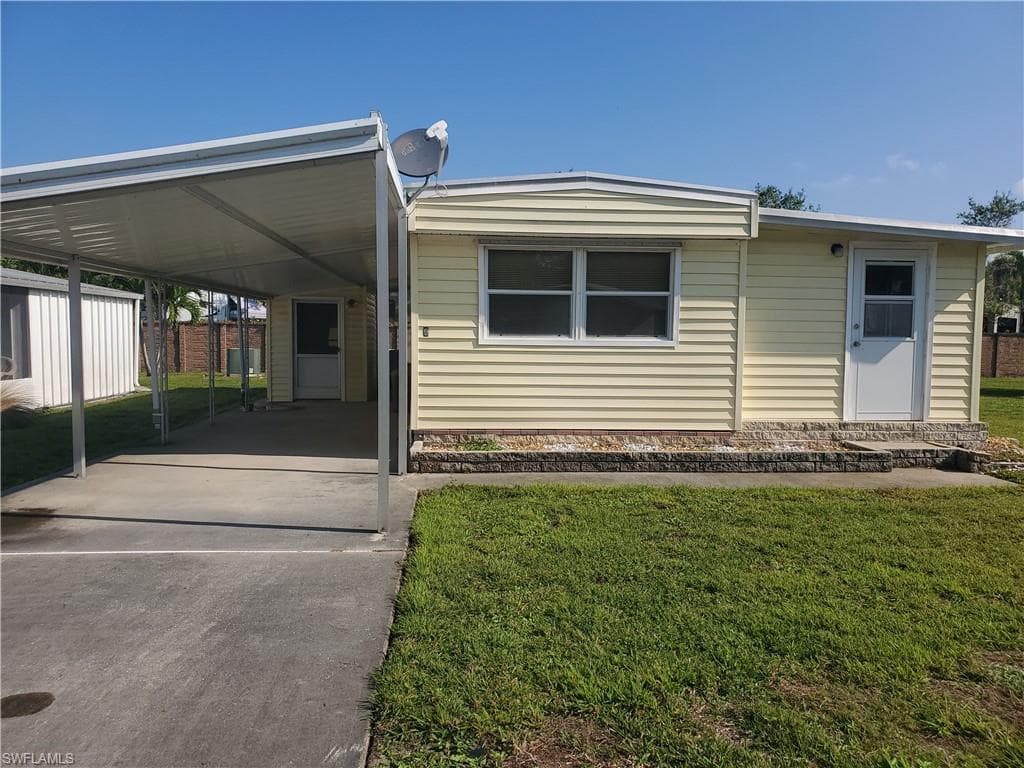 9 Moonstone CIR M-9 NAPLES, FL 34112