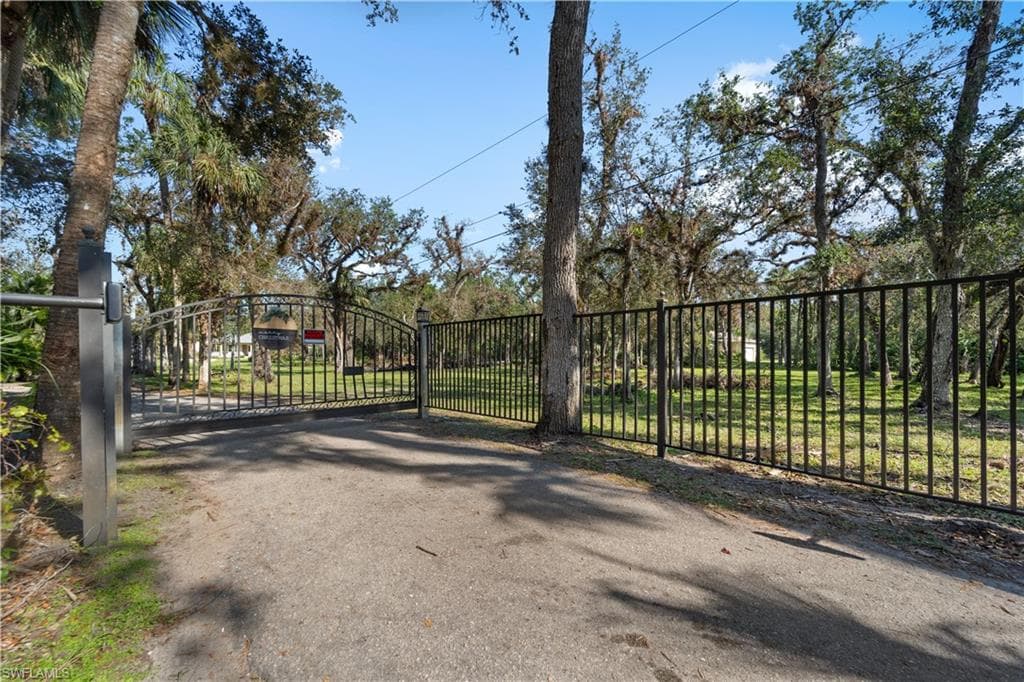 4821 Oak Acres LN FORT MYERS, FL 33905