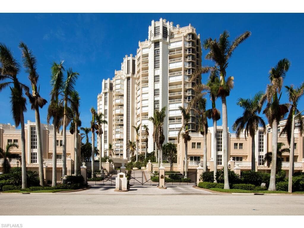 4021 Gulf Shore BLVD N 203 NAPLES, FL 34103
