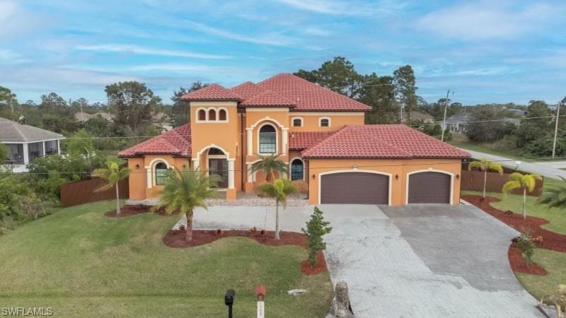 700 Ruth AVE N LEHIGH ACRES, FL 33971