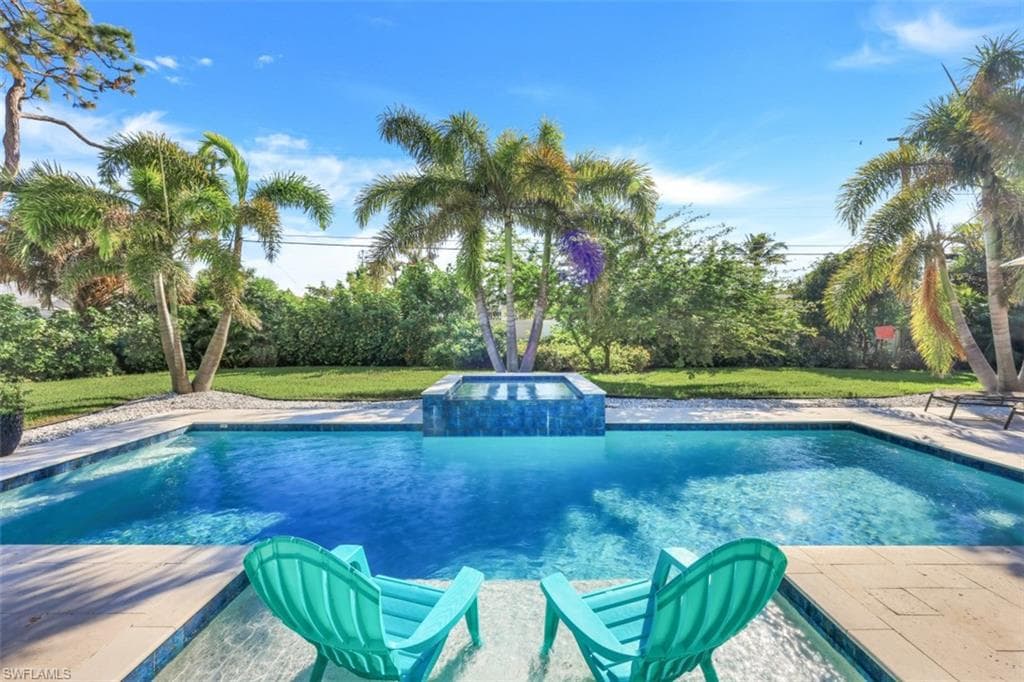 580 105th AVE N NAPLES, FL 34108