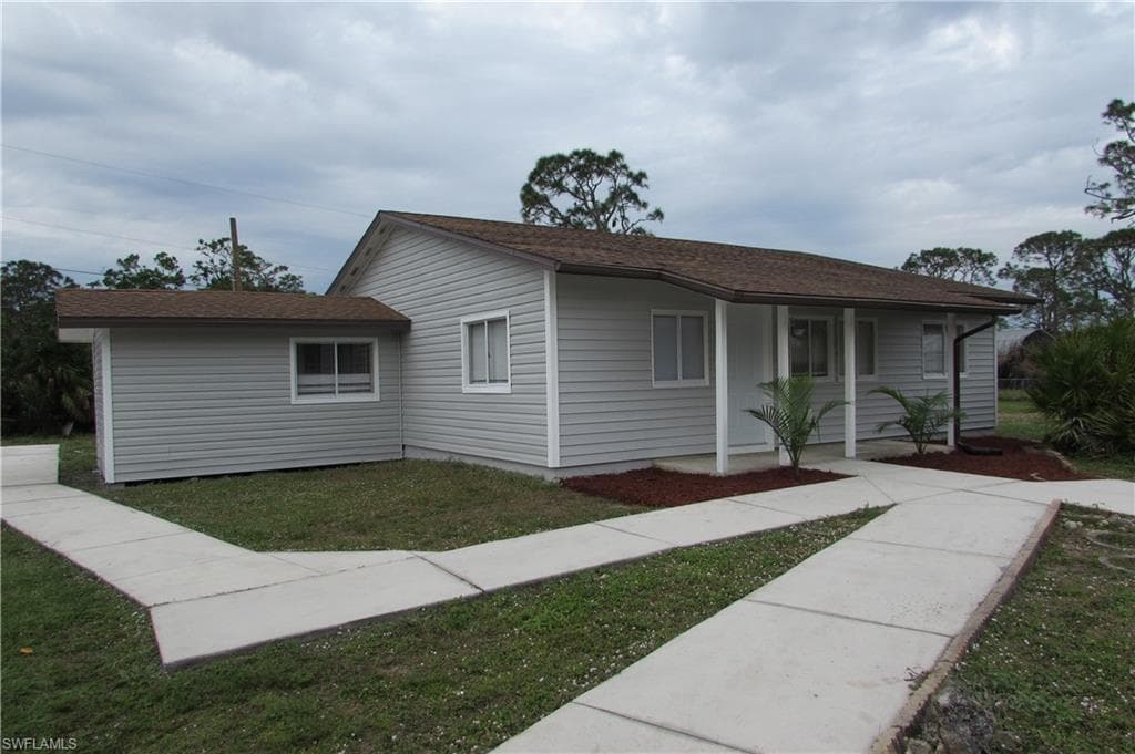 8100 Cook DR NORTH FORT MYERS, FL 33917