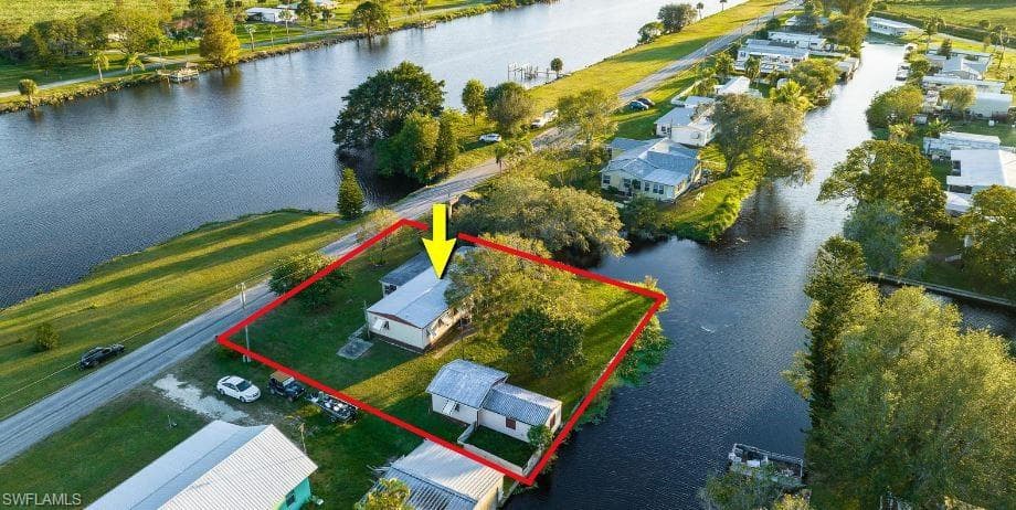1690 Riverside DR MOORE HAVEN, FL 33471
