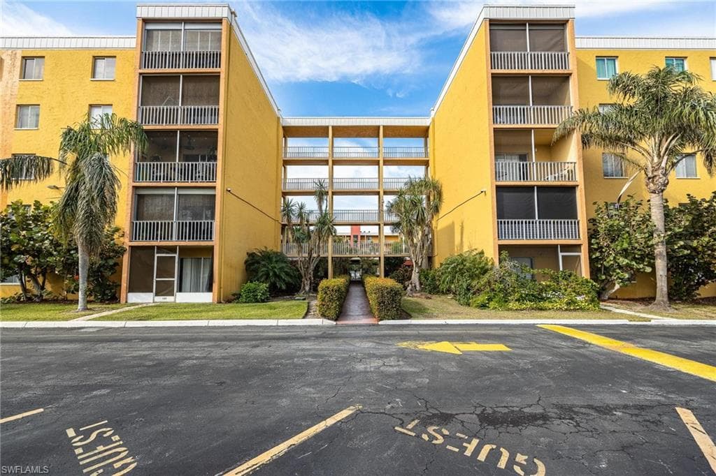 2366 E Mall DR 213 FORT MYERS, FL 33901
