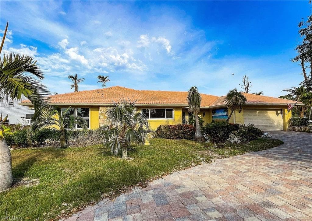 1027 Kings Crown DR SANIBEL, FL 33957