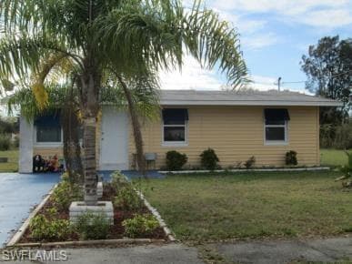 23150 Roundtree AVE ALVA, FL 33920