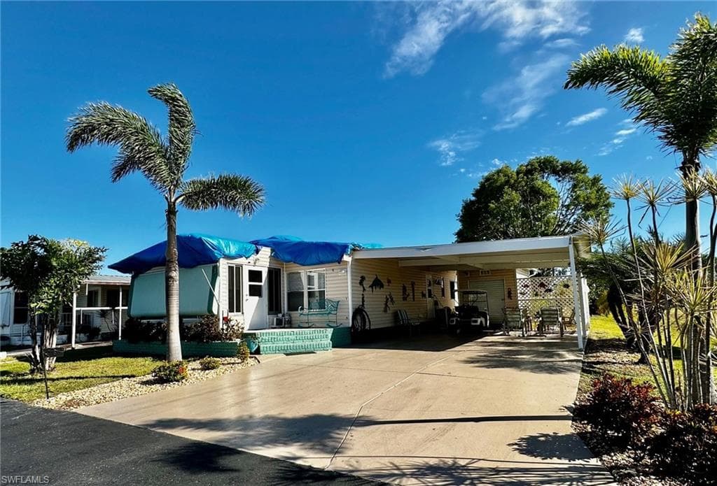 683 Dream LN NORTH FORT MYERS, FL 33917