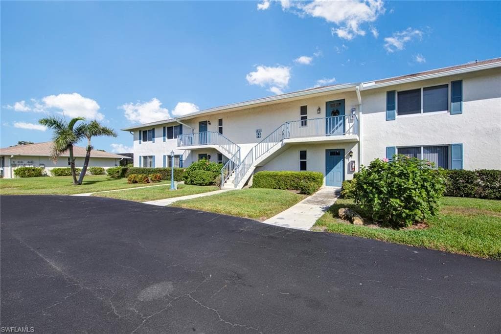 125 Penny LN 8 NAPLES, FL 34112