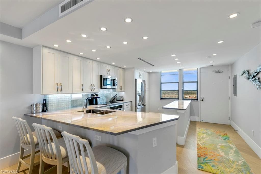 380 Seaview CT 1404 MARCO ISLAND, FL 34145