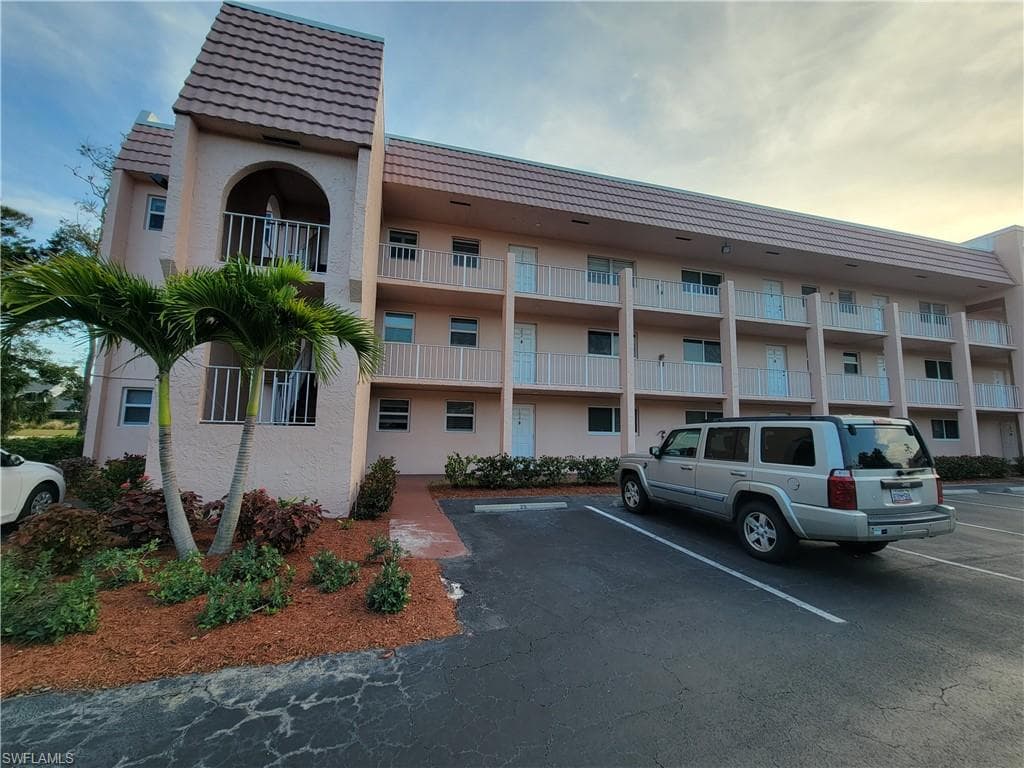 400 Forest Lakes BLVD 103 NAPLES, FL 34105
