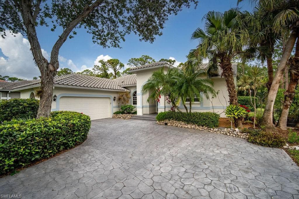 25640 Streamlet CT BONITA SPRINGS, FL 34135