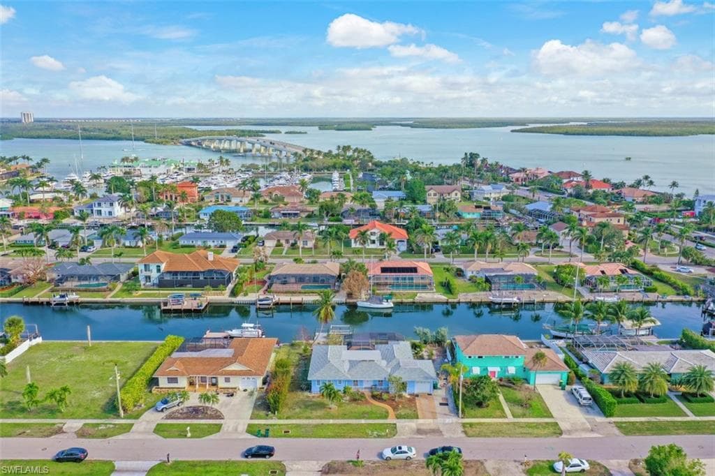 827 CHESTNUT CT MARCO ISLAND, FL 34145