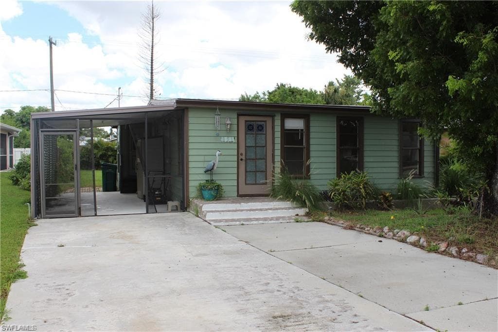 851 104th AVE N NAPLES, FL 34108