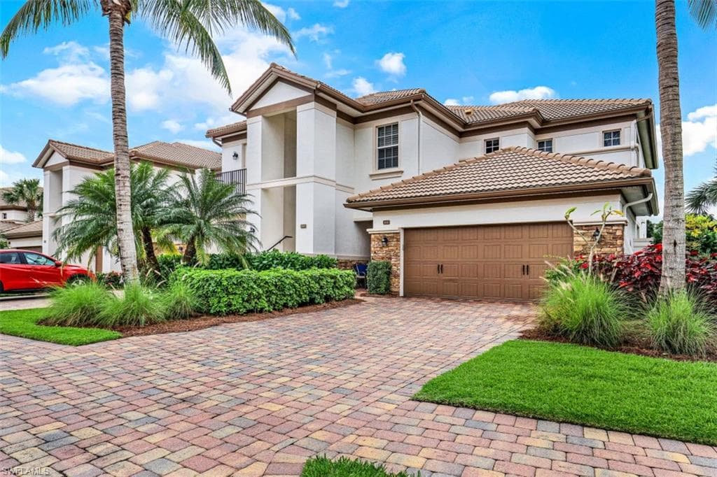 8036 Players Cove DR 102 NAPLES, FL 34113