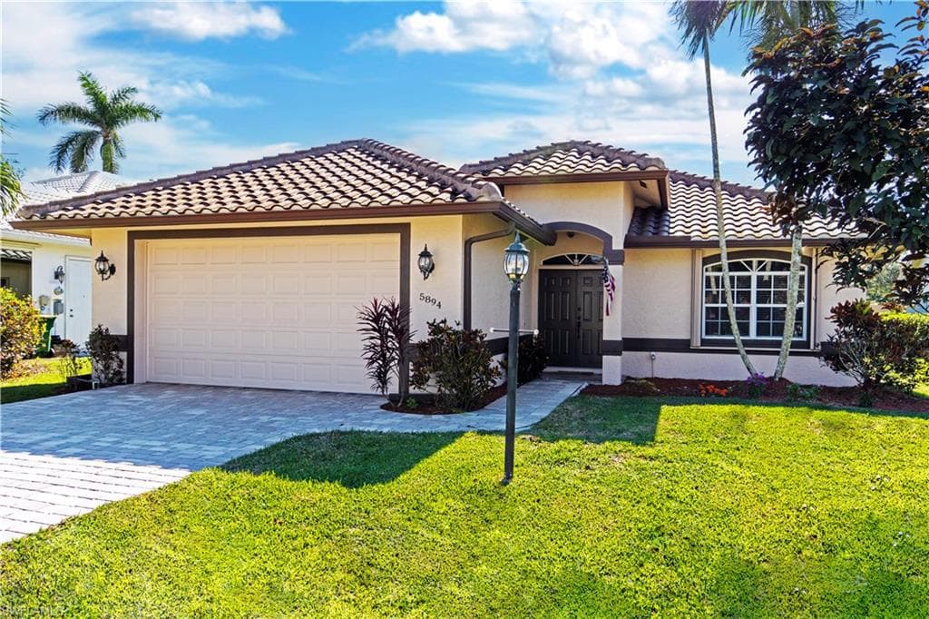 5894 Westbourgh CT NAPLES, FL 34112