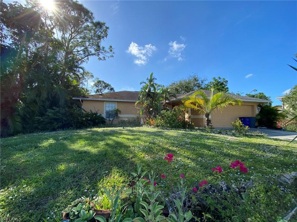 8438 Wren RD FORT MYERS, FL 33967