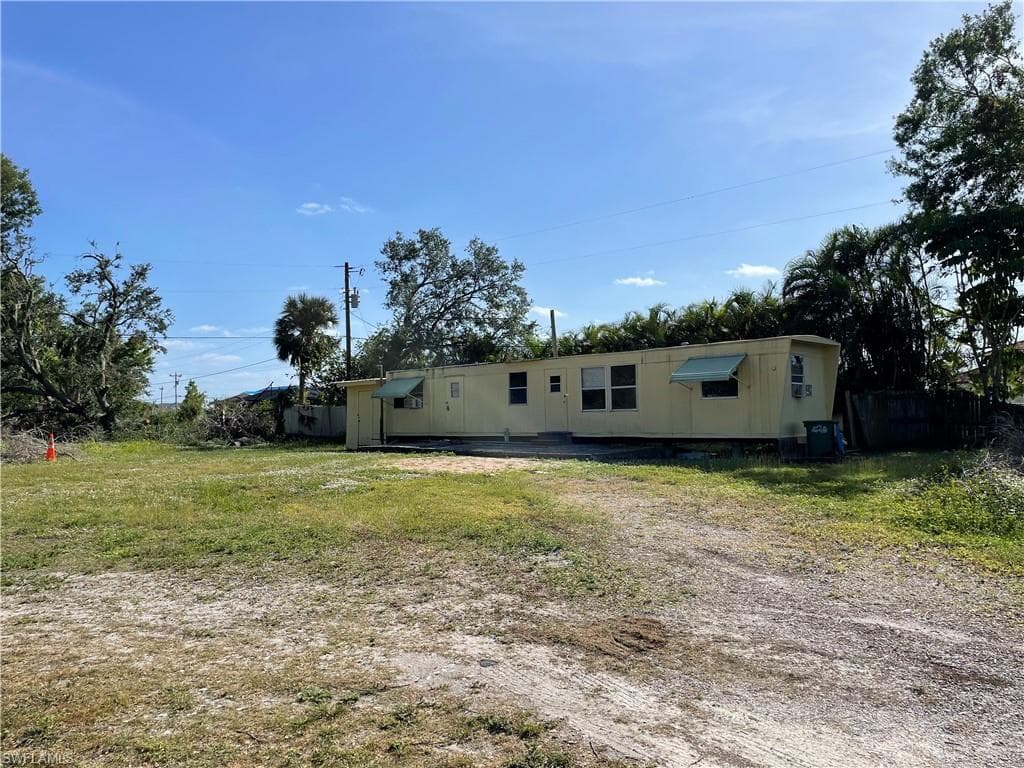 1100 Patterson RD CAPE CORAL, FL 33909