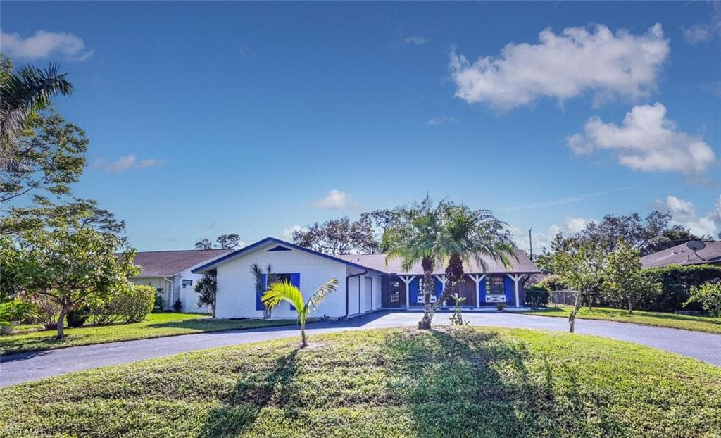 208 Erie DR NAPLES, FL 34110