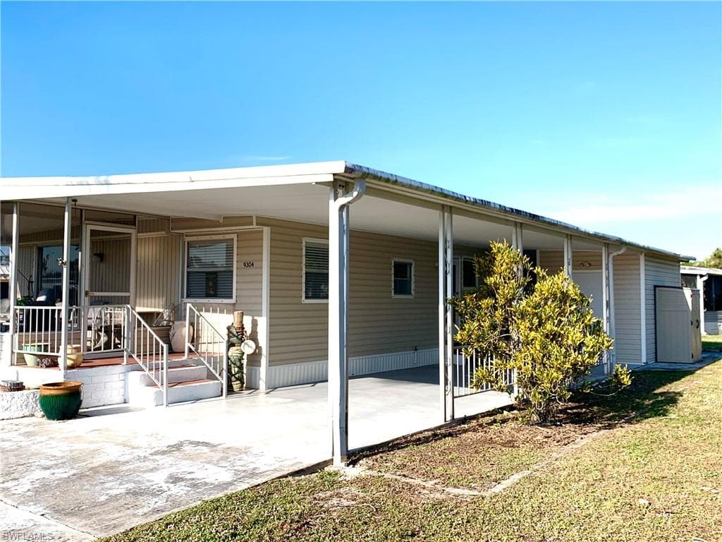 9304 Lord RD BONITA SPRINGS, FL 34135