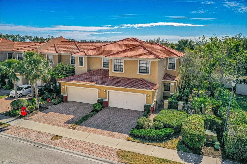 7491 Bristol CIR NAPLES, FL 34120
