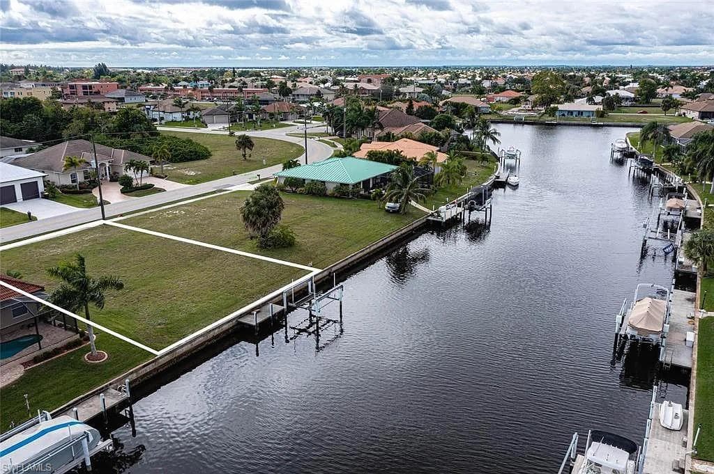 2322 Magdalina DR PUNTA GORDA, FL 33950