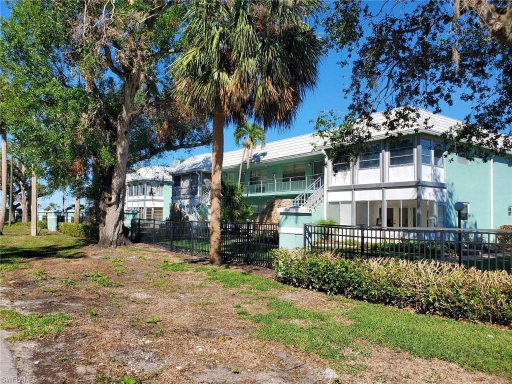 3225 E Riverside DR 56E FORT MYERS, FL 33916