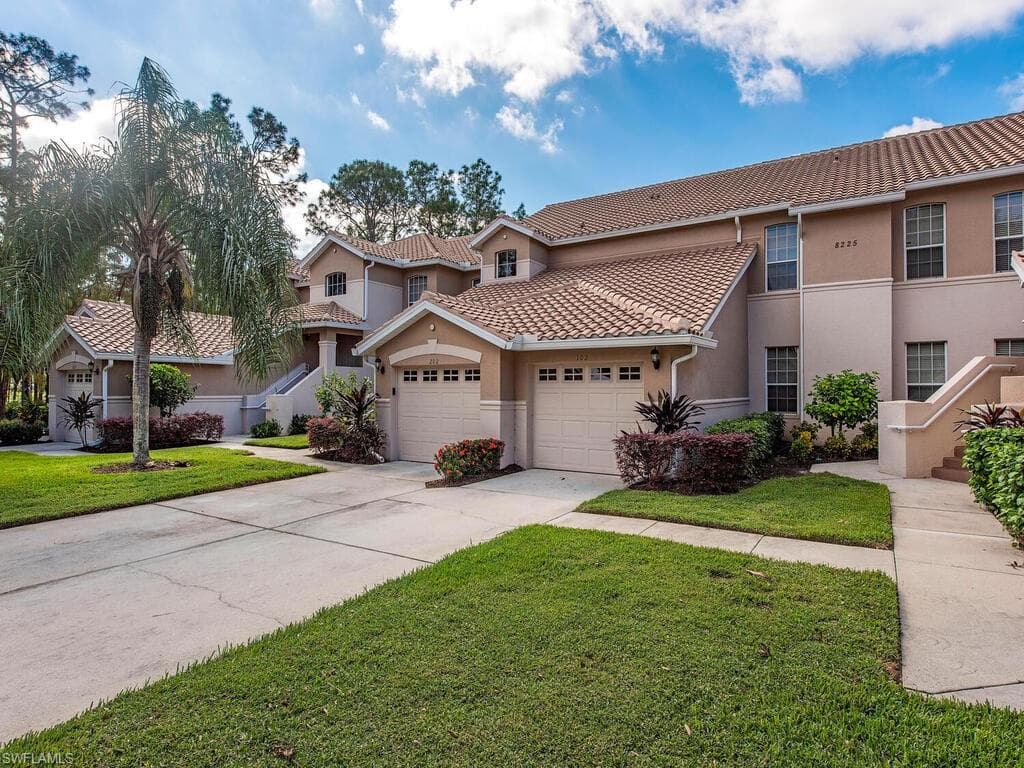 8225 Danbury BLVD 102 NAPLES, FL 34120