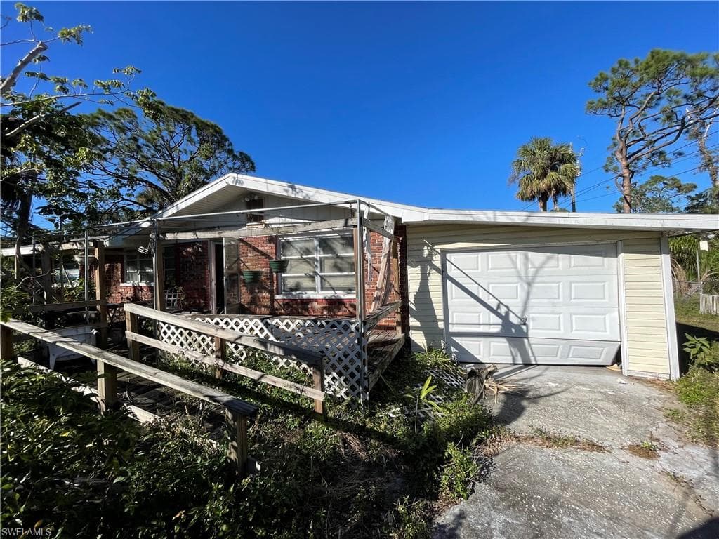 320 Monterey ST NORTH FORT MYERS, FL 33903