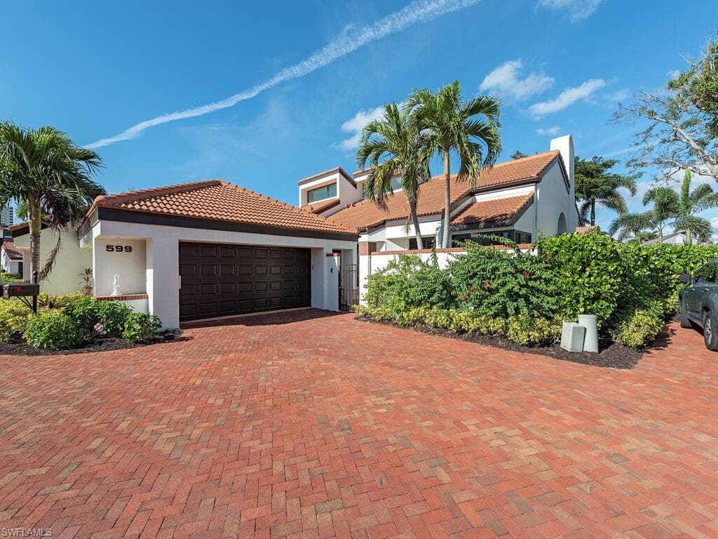 599 Bay Villas LN NAPLES, FL 34108