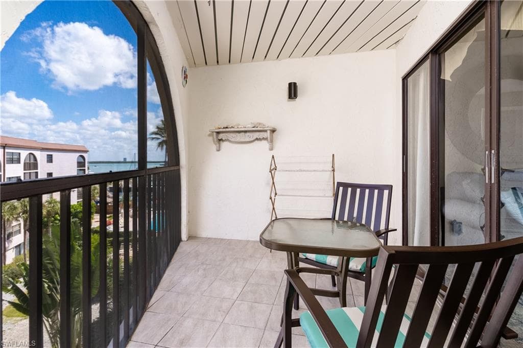 1011 Anglers CV H-503 MARCO ISLAND, FL 34145
