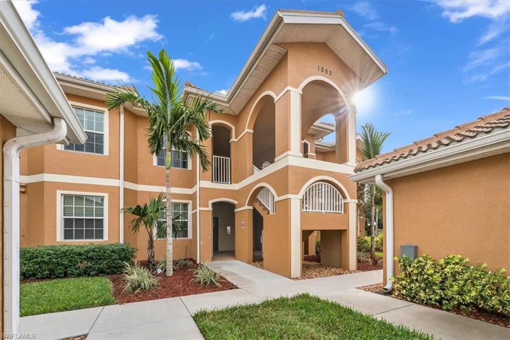 1052 Winding Pines CIR #205 CAPE CORAL, FL 33909