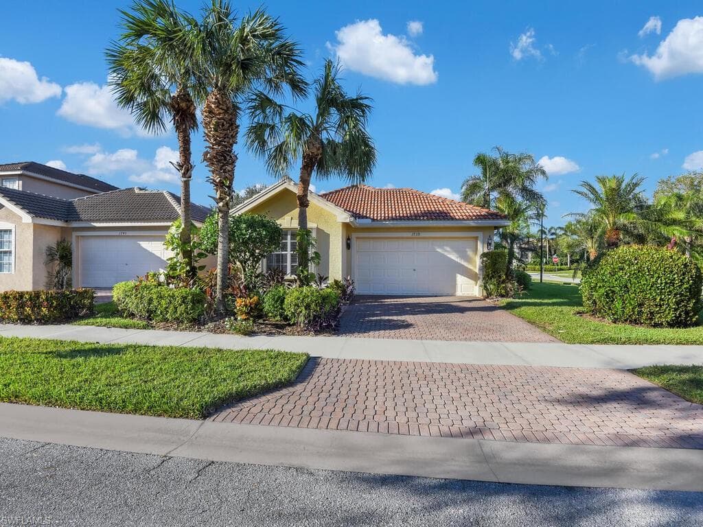1739 Ribbon Fan LN NAPLES, FL 34119