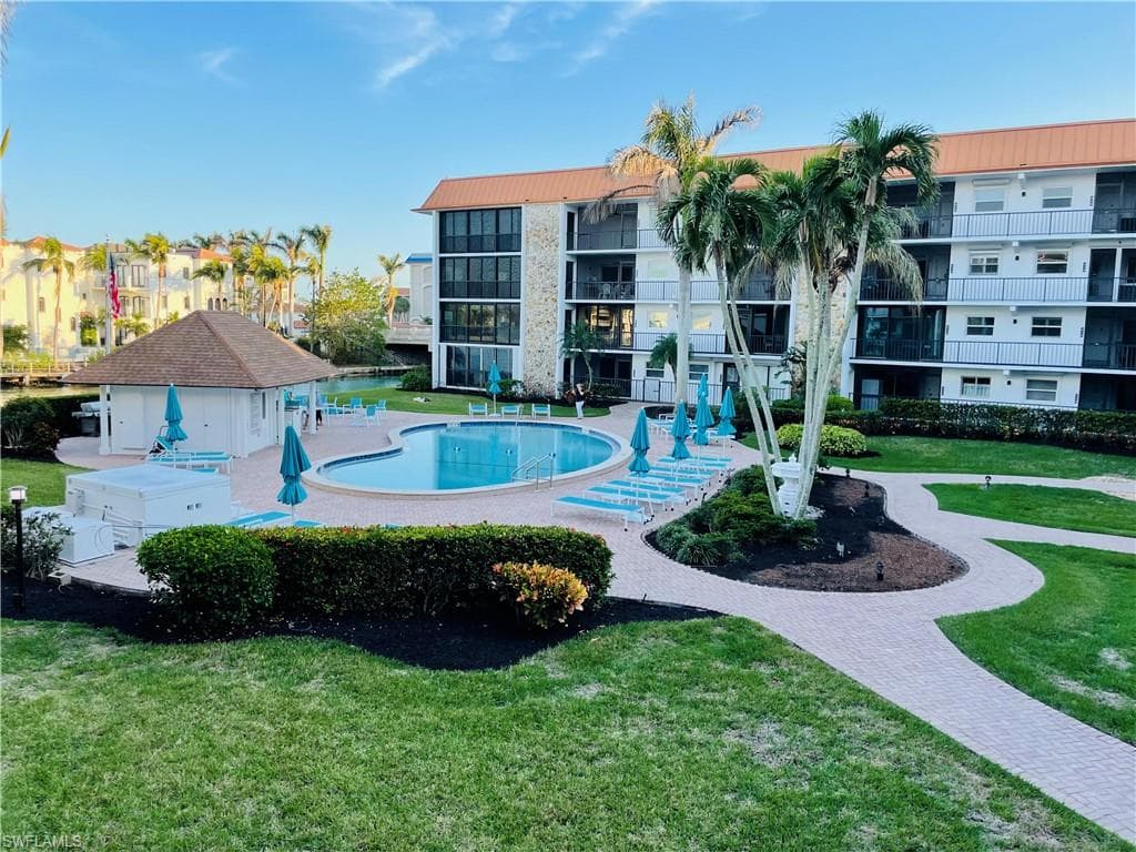 2900 Gulf Shore BLVD N 205 NAPLES, FL 34103