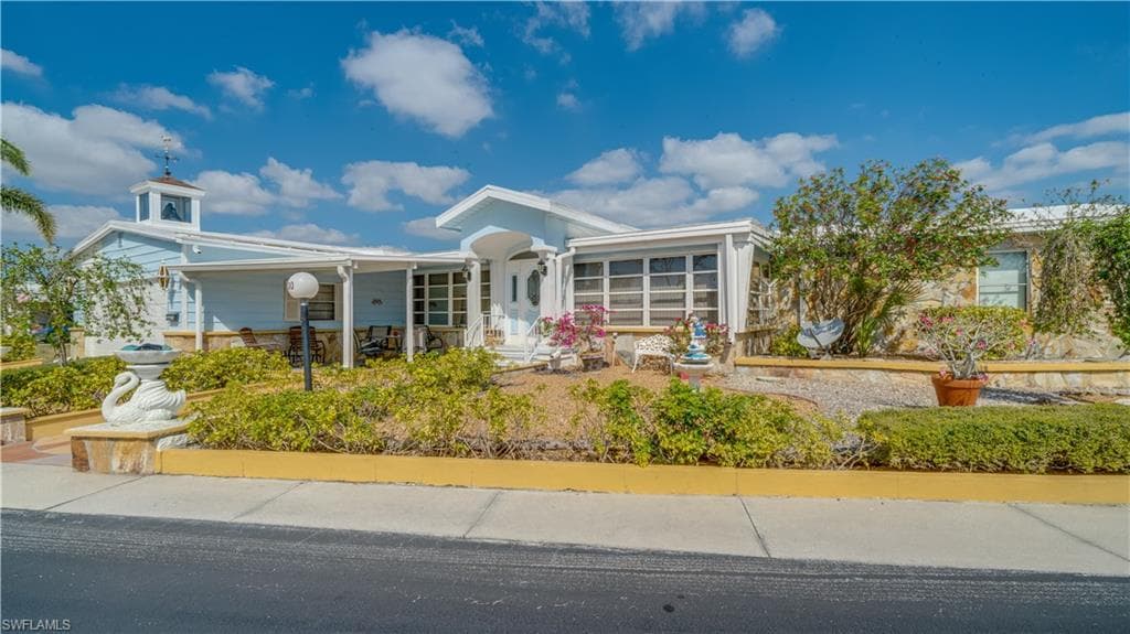 100 Sunset CIR N NORTH FORT MYERS, FL 33903