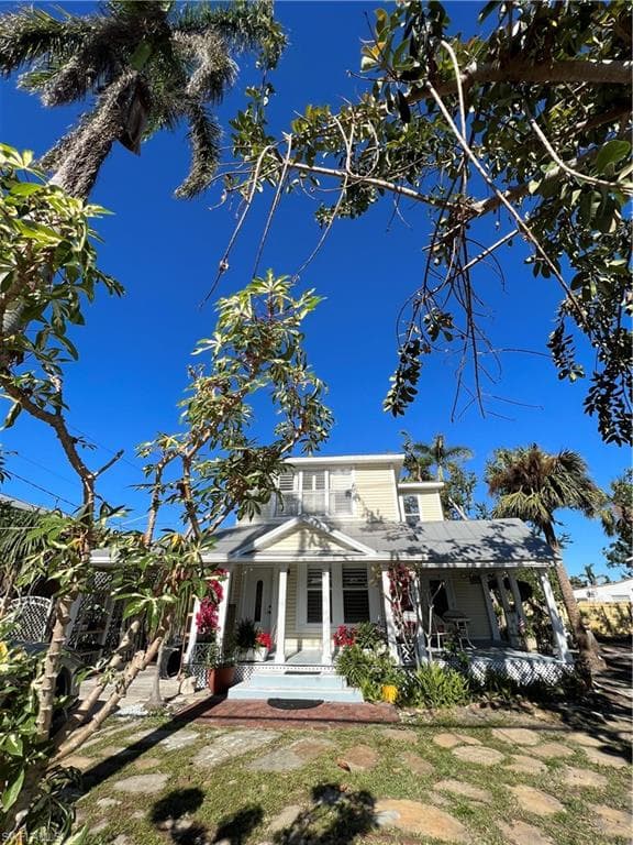 2579 2nd ST FORT MYERS, FL 33901