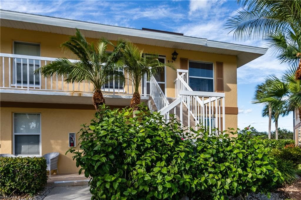 1295 Mainsail DR 915 NAPLES, FL 34114