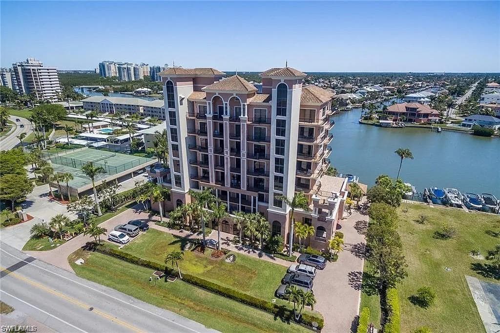 10620 Gulf Shore DR 201 NAPLES, FL 34108